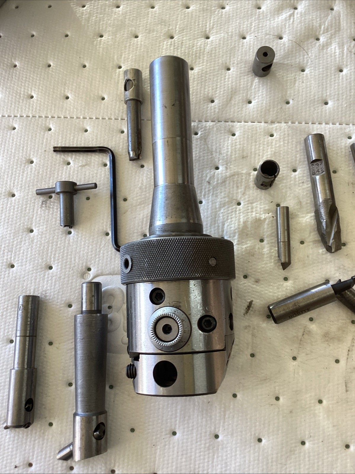 Enco 2-1/2″ Boring & Facing Head Tool Holder with R8 Shank