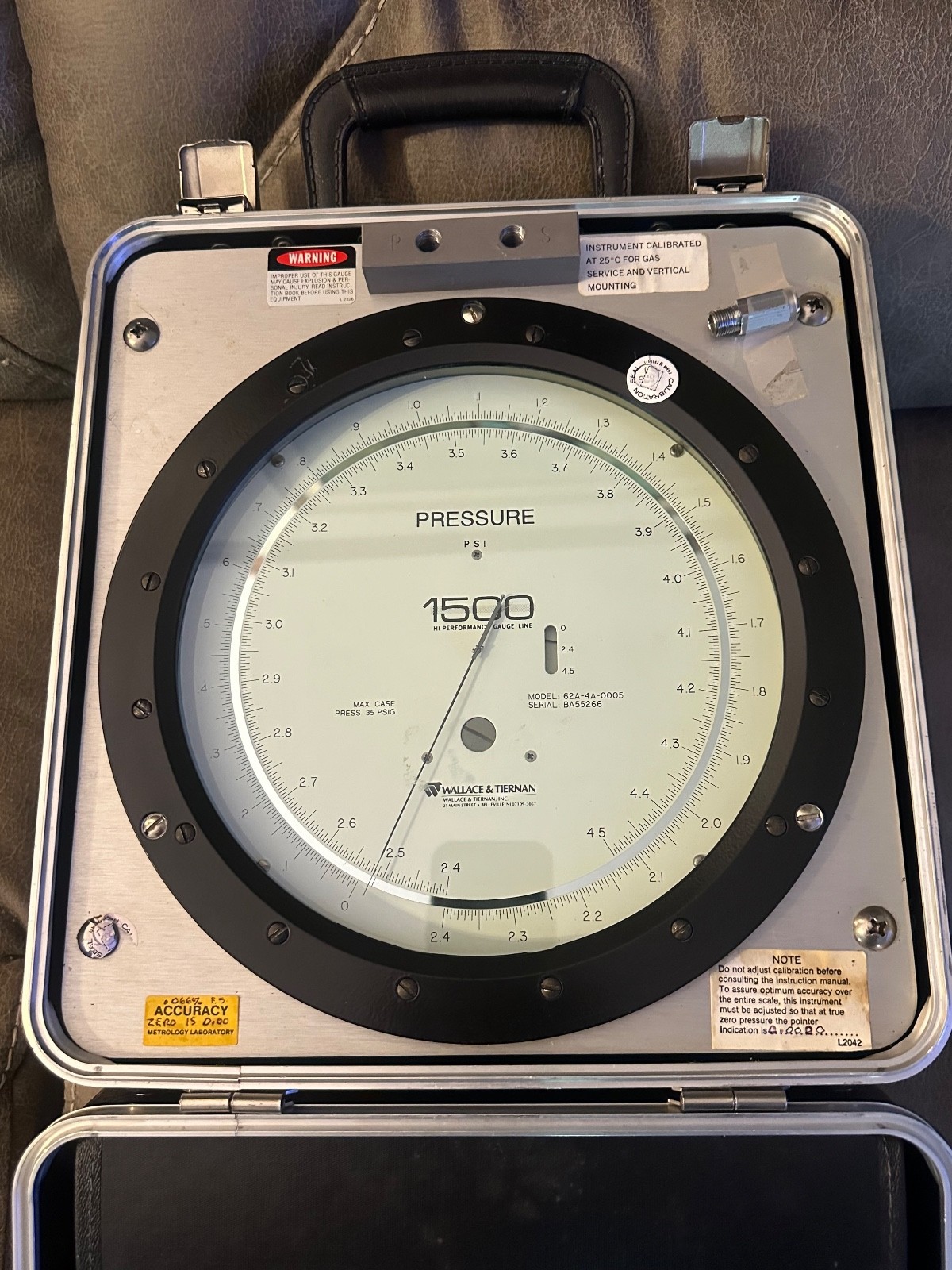 Wallace & Tiernan Model 62A-4A-0005 Pressure Gauge in Hard Case