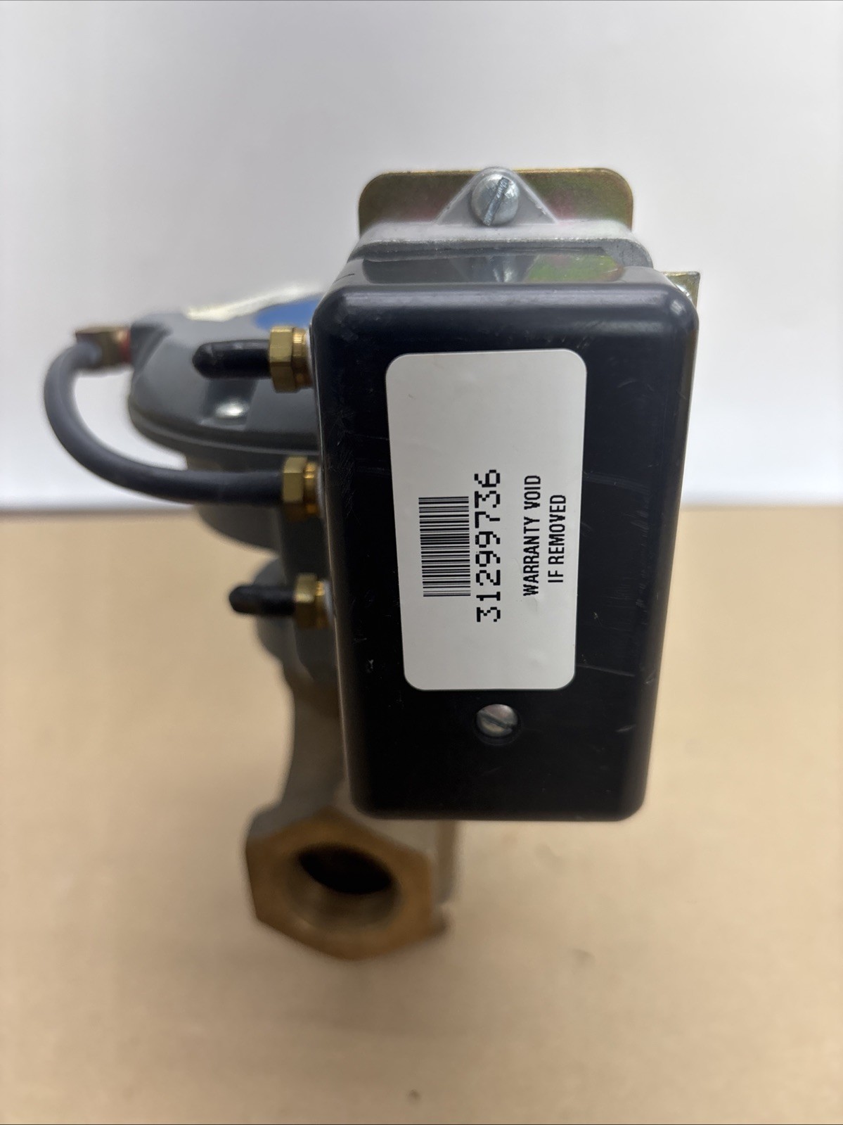 New Johnson Controls V-3000-1 Diaphragm Actuator 1 1/4 Brass T Warranty