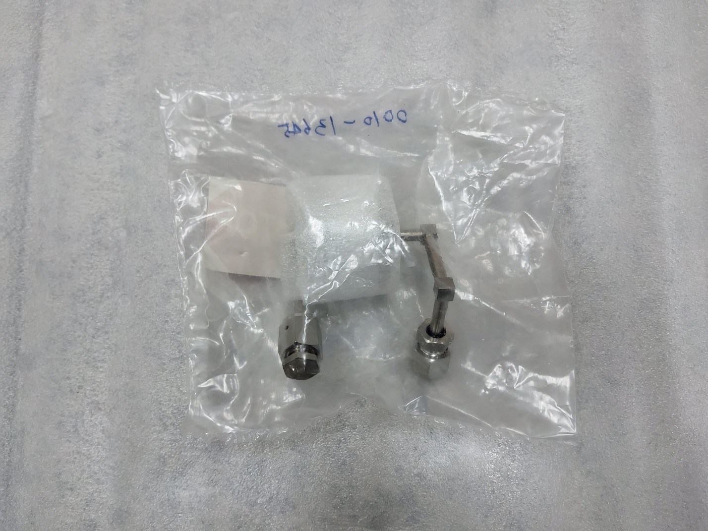Applied Materials 0010-13645 GASLINE, ISOLATOR, MIXED, HT BESC AMAT (C)