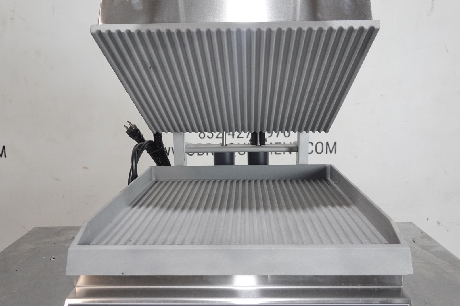 STAR PRO-MAX GROOVED ELECTRIC TWO-SIDED PANINI GRILL MODEL CG14
