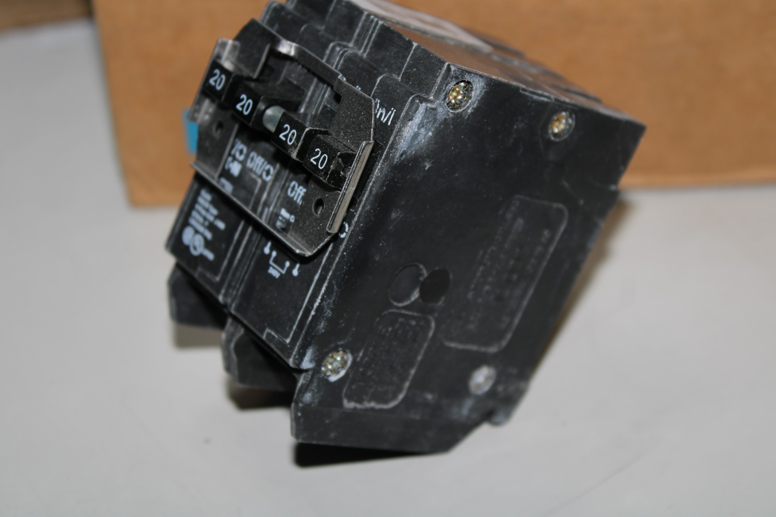 Eaton BR420 Plug-On Mount Type BR Circuit Breaker 4-Pole 20 Amp 120/240 Volt AC