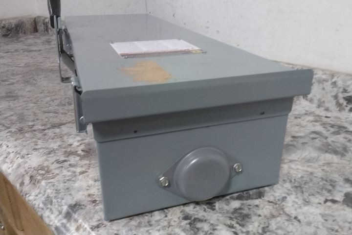 Square D DTU223RB 240VAC 100 A Single Phase Heavy Duty Non-Fusible Safety Switch