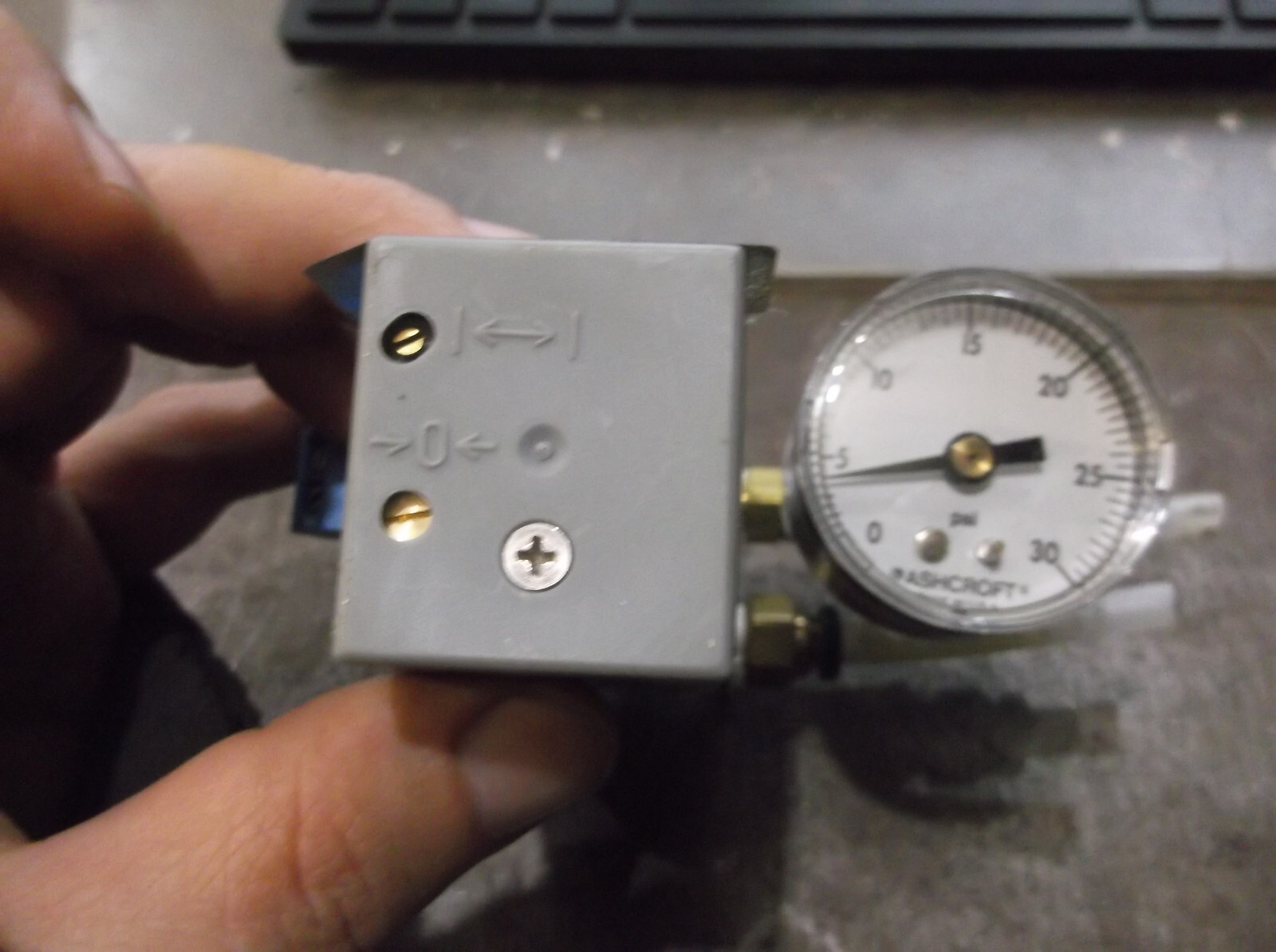 SENSYCON 22/06-65 I/P CONVERTER 20 PSI SUPPLY PRESSURE W/ GAUGE (WL92-1)