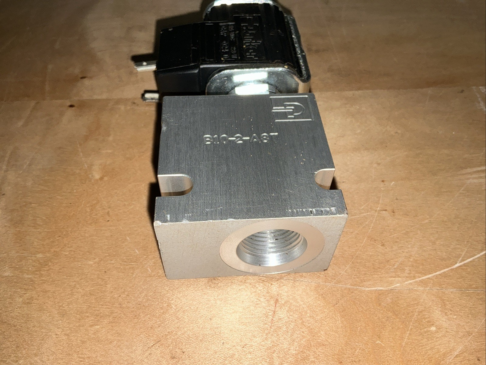 Parker Hannifin Hydraulic Cartridge Valve Body B10-2-A8T 4820-01-667-9947 24 VDC