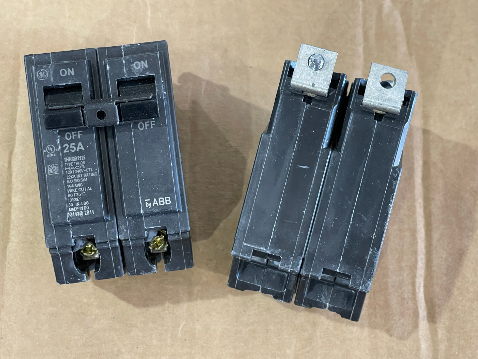 NEW GE Thhqb2125 Thqb2125 2 Pole 25 Amp 120/240V 22kA Silk Circuit Breaker