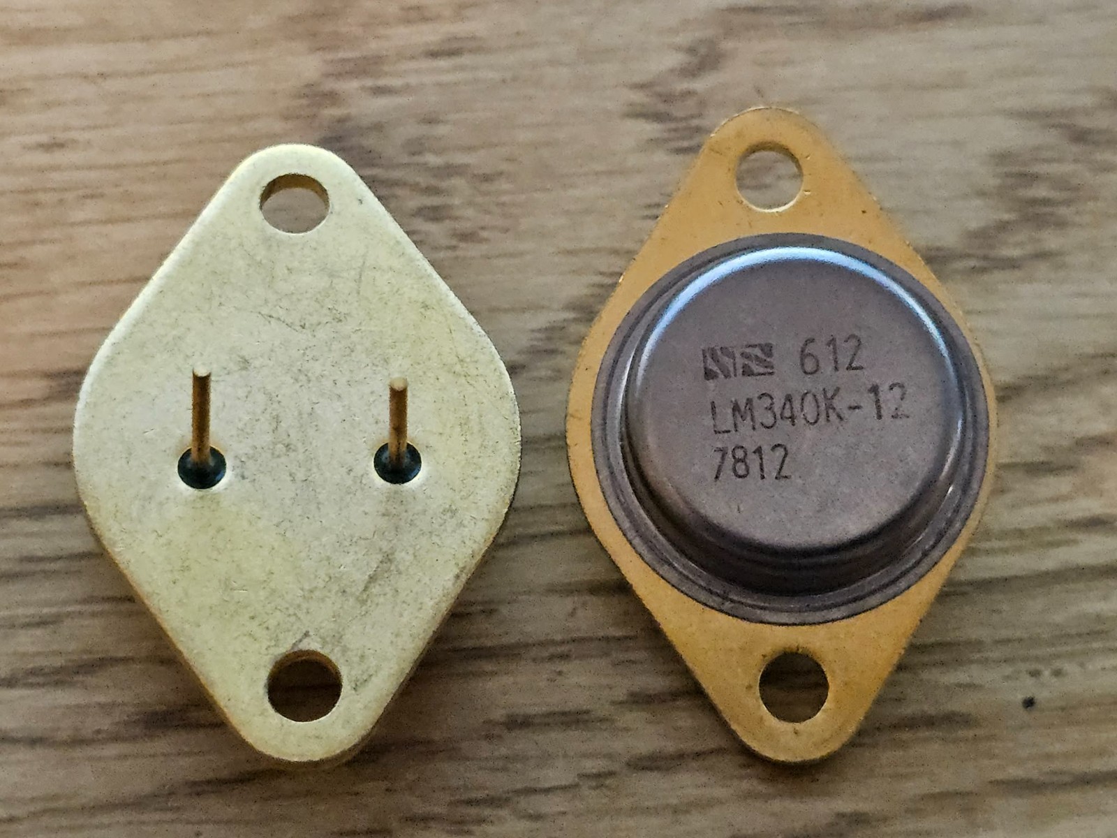 1x LM340K-12 1978 Gold Cap TO-3 12V Positive Regulator Vintage Computer PSU Era