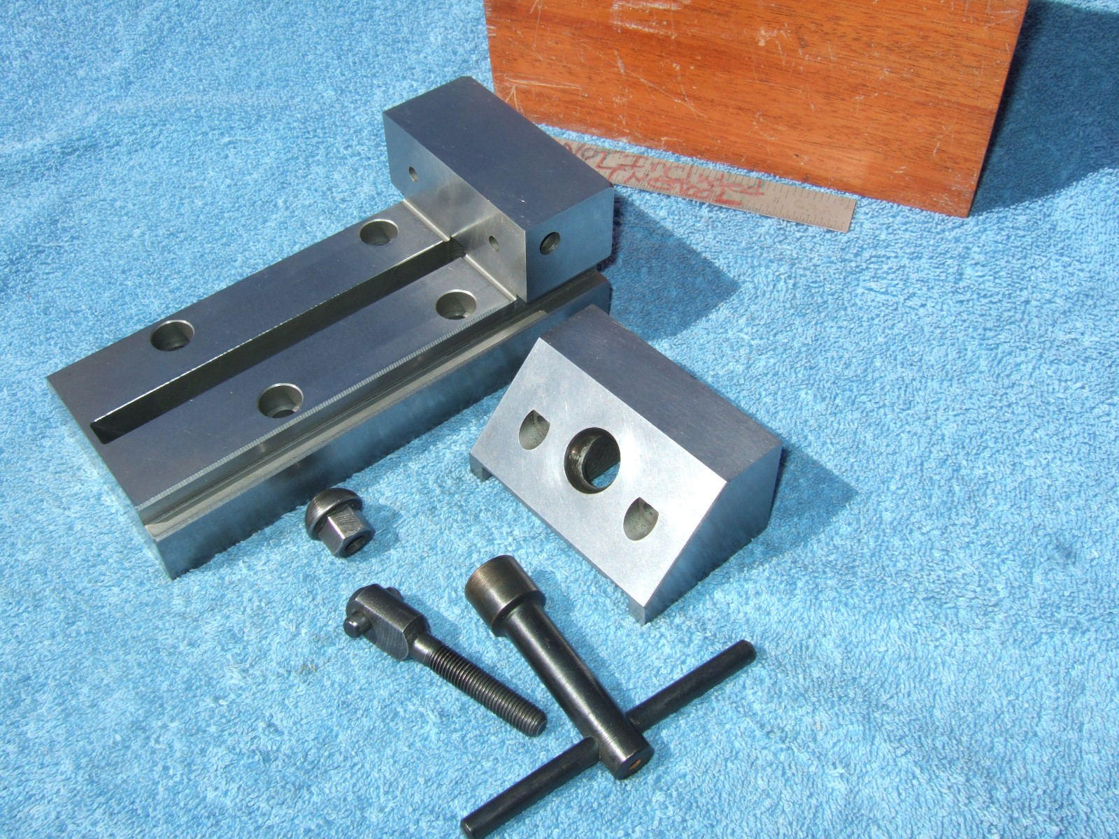 Hermann Schmidt V0 4 toolmakers grinding screwless vise 3in 4in cap B4 MACHINIST