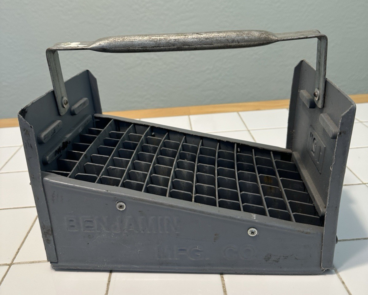 Benjamin MFG Co Nipple Caddy Tray 77 Capacity Storage Gray Plastic T1005 Handle