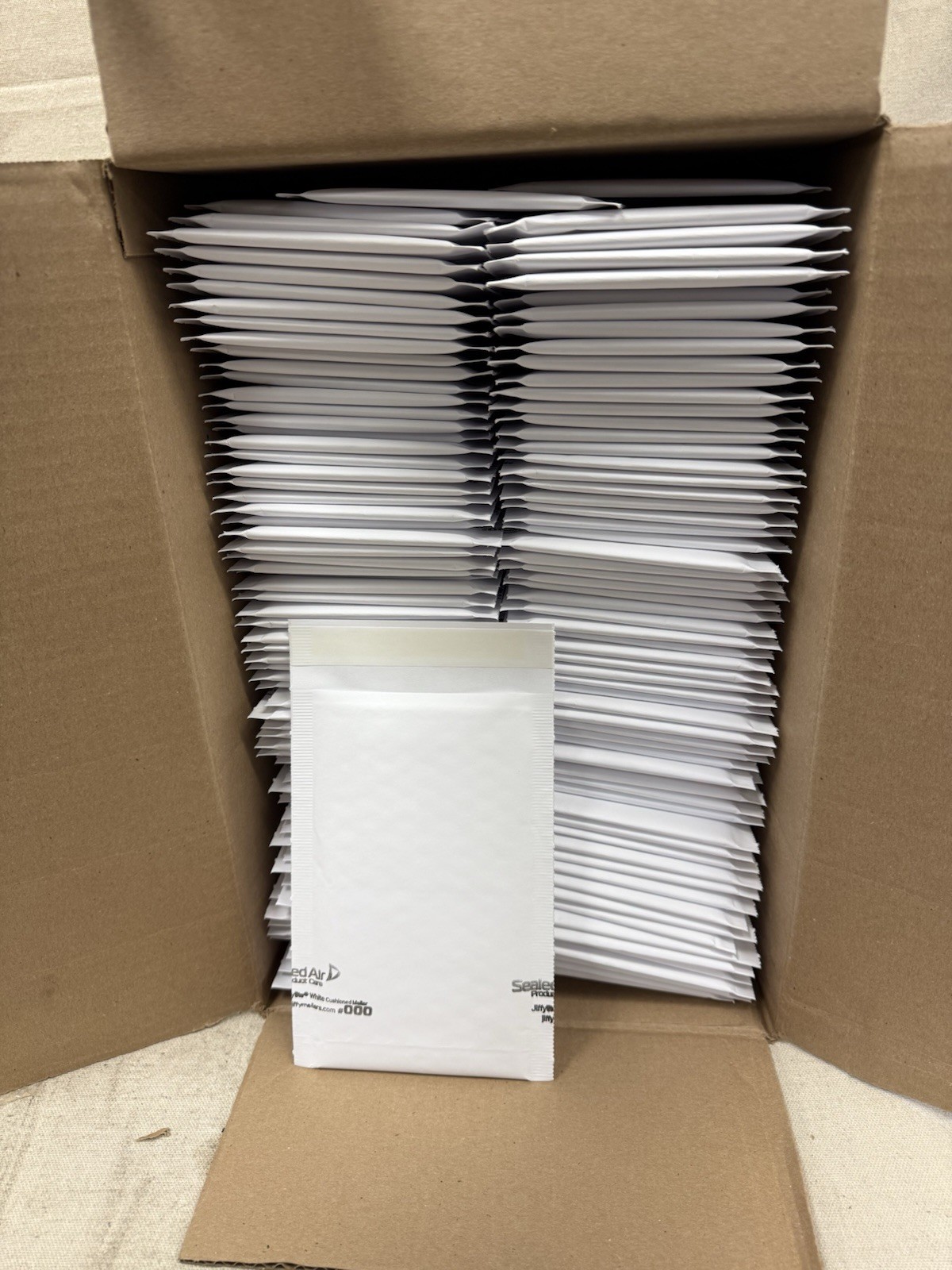 Sealed Air Bubble Mailers Jiffylite White #000 Self Seal 4″ x 8″ box of 250