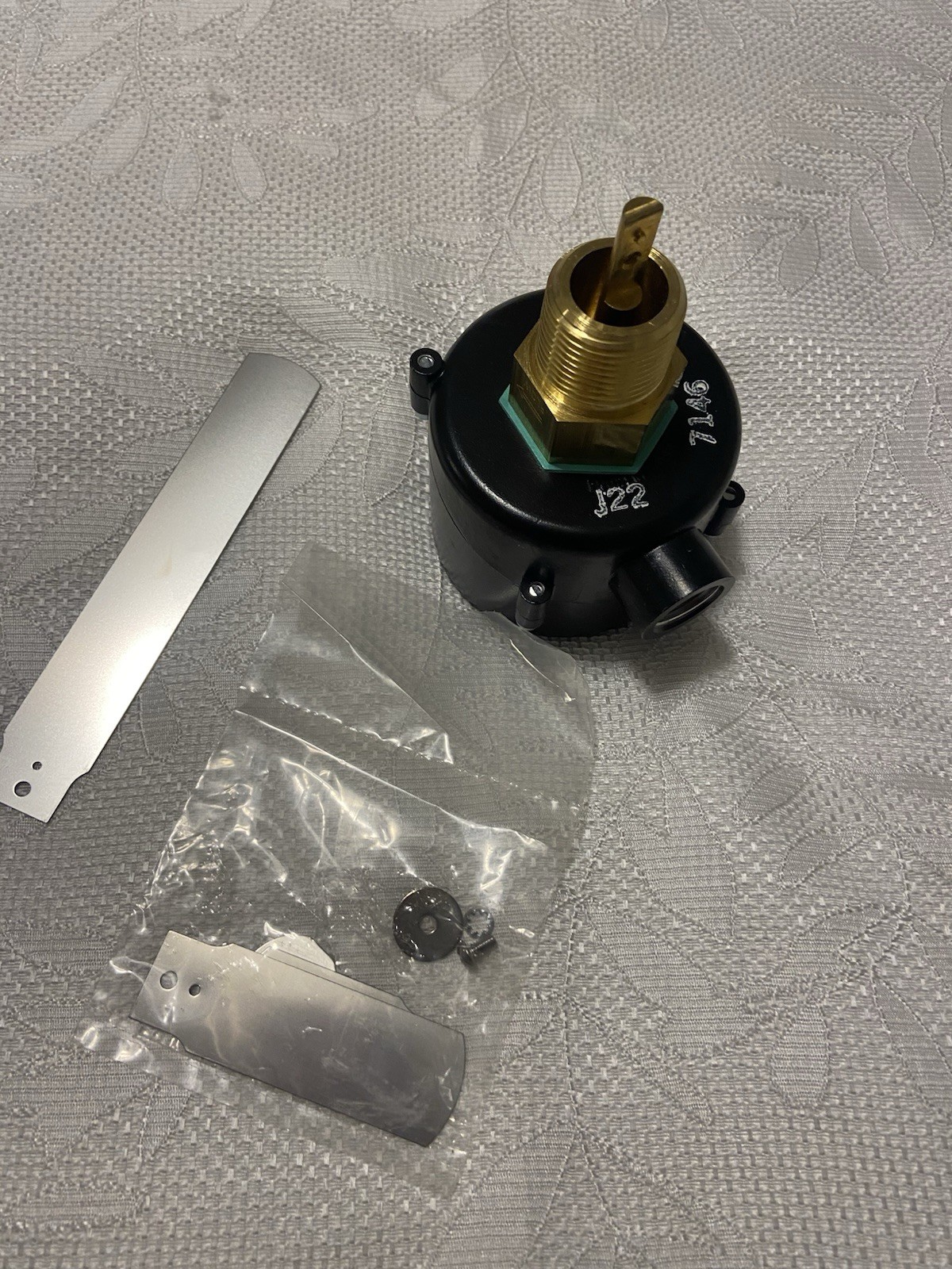 Brass Liquid Flow Switch 2786 B32 Plastic Black Brass Industrial Component