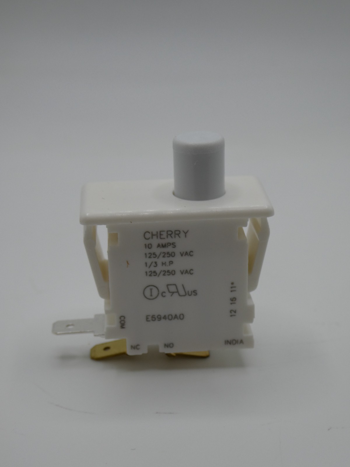 Cherry, Snap-In Panel Mount, Momentary E69-40A, SPDT 10A@250VAC «Lot of 4»