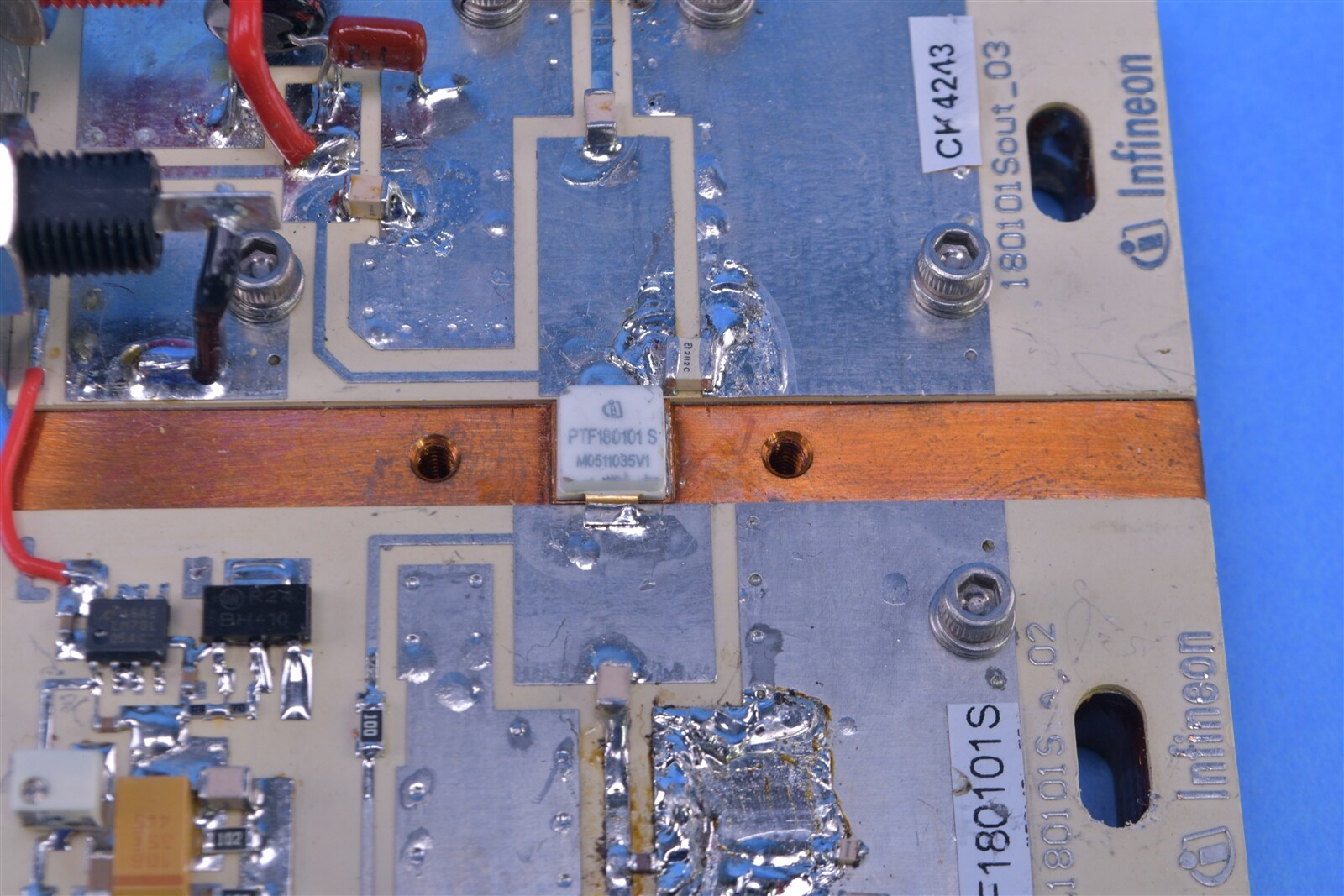 Infineon RF Mosfet LDMOS 28 V 180 mA 1.99GHz 19dB 10W H-32259-2 Board PTF180101S