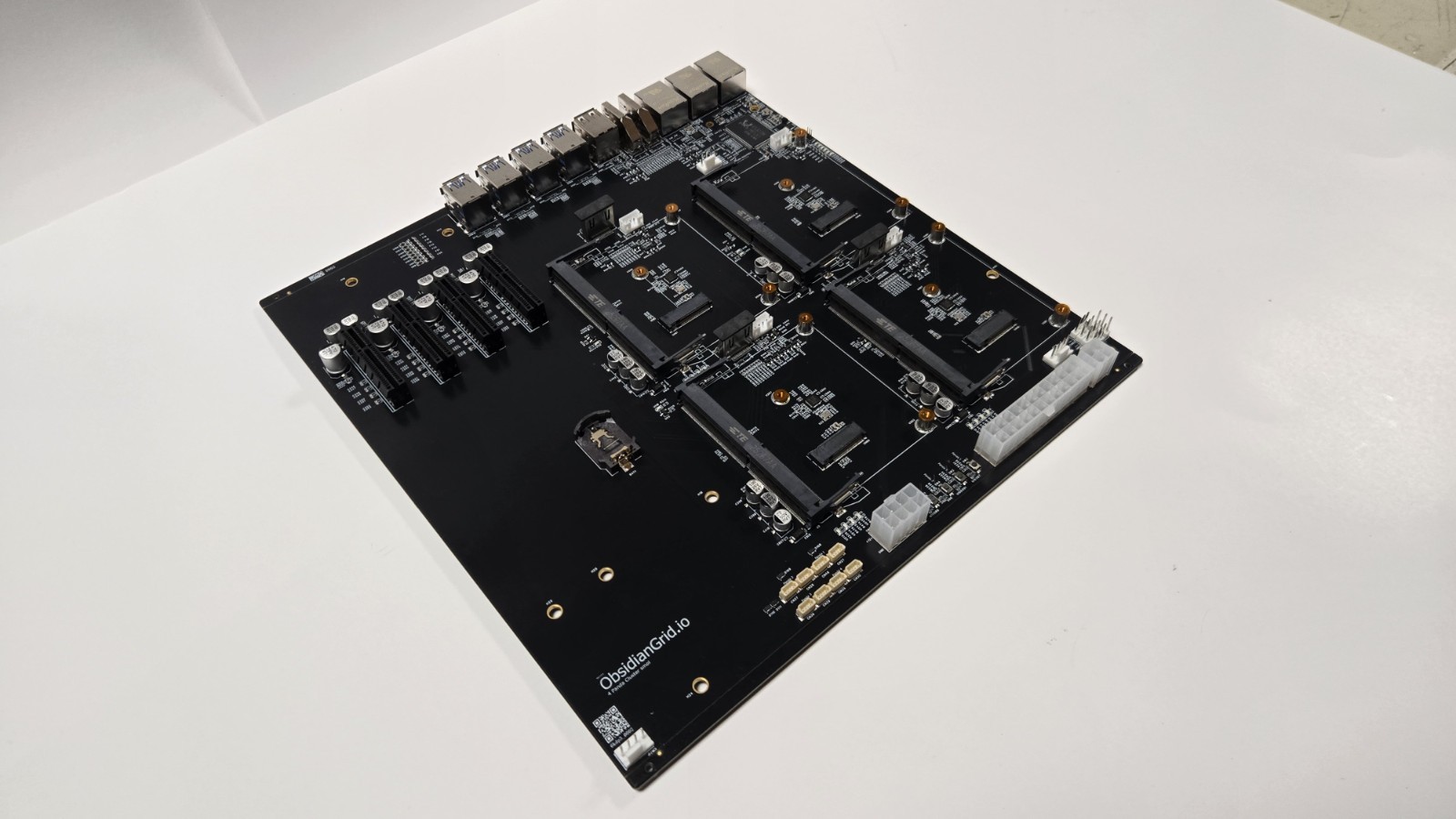 Lattepanda mu cluster/server development board 4 nodes
