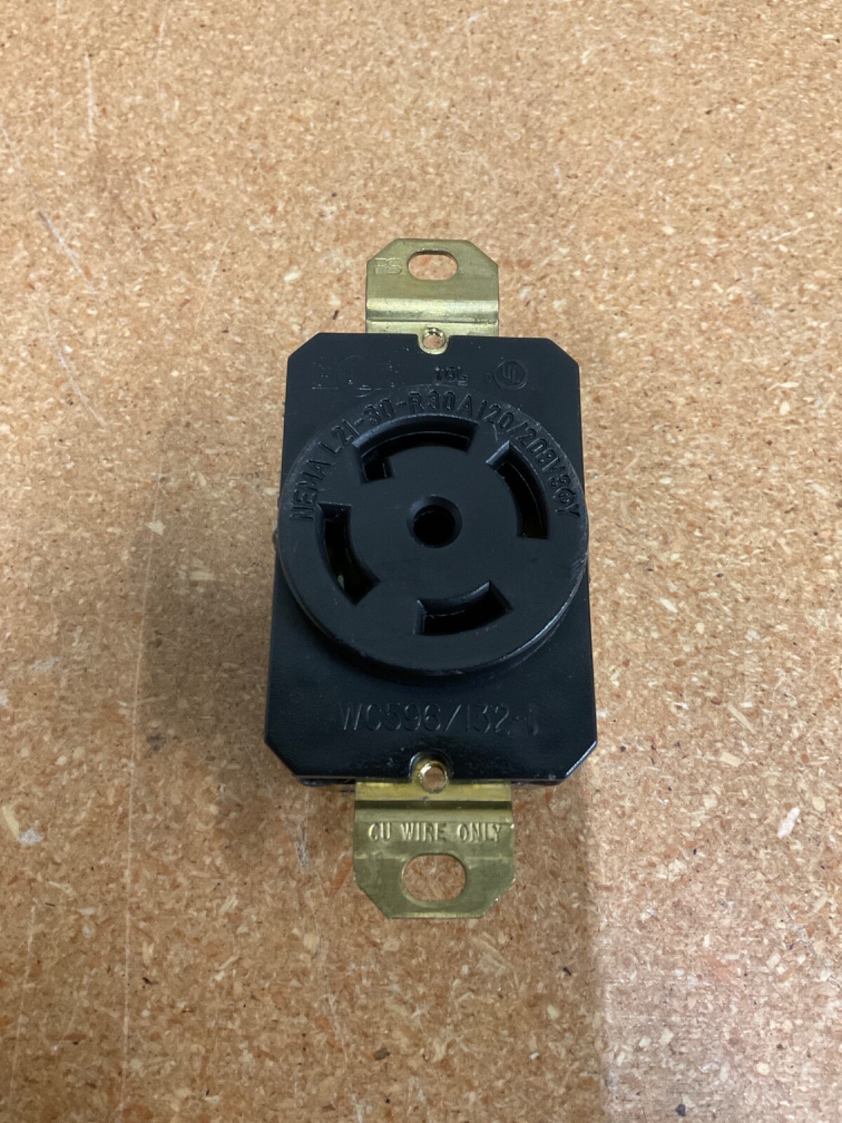 LEVITON NEMA L21-30R TWIST- LOCK RECEPTACLE 30A 120/208V WC596/132-1