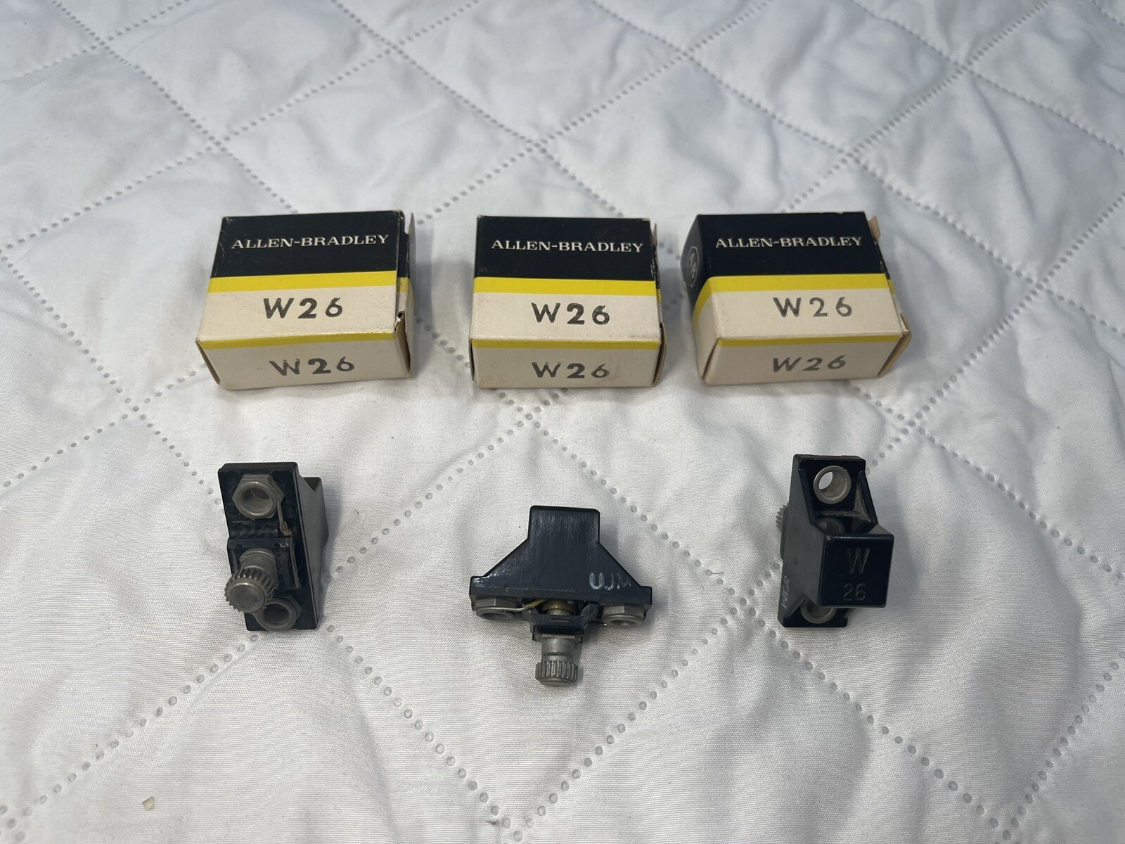 New Lot of (3) Allen Bradley W26 .76/.84 Amps Thermal Overload Heater Elements