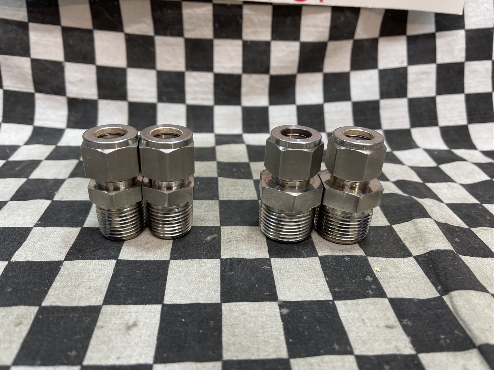 SWAGELOK SS-810-1-8 and SS-810-1-12, MALE CONNECTOR 1/2″ TUBE, Lot Of 4#104P8