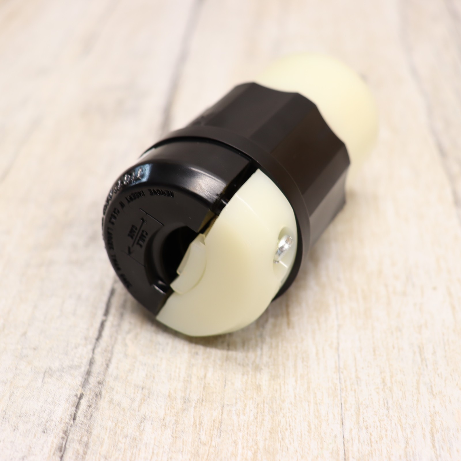 Leviton 7314-C Locking Connector Plug 20A 125/250V 3 Pole 3 Wire Non-Grounding