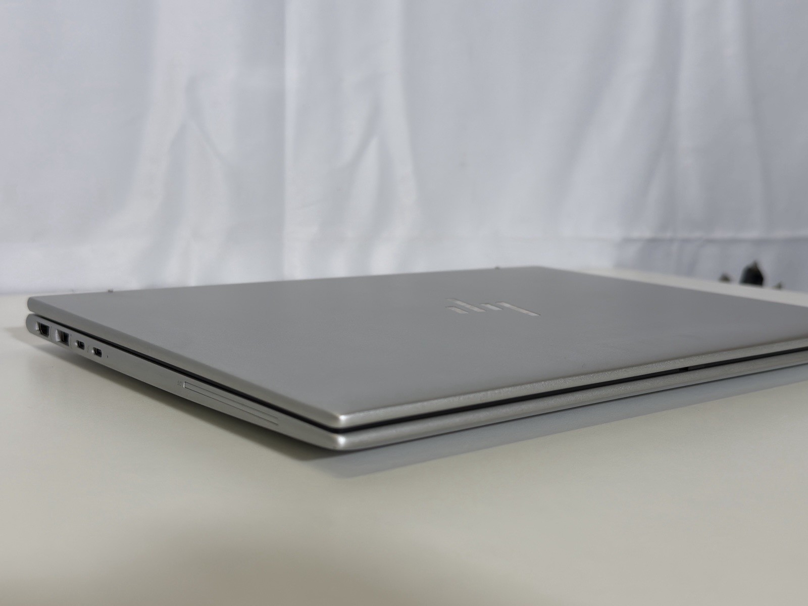 HP EliteBook 1040 G10 14″ Touch i7-1365U 10 Core 16GB 512GB Win11Pro WRTY