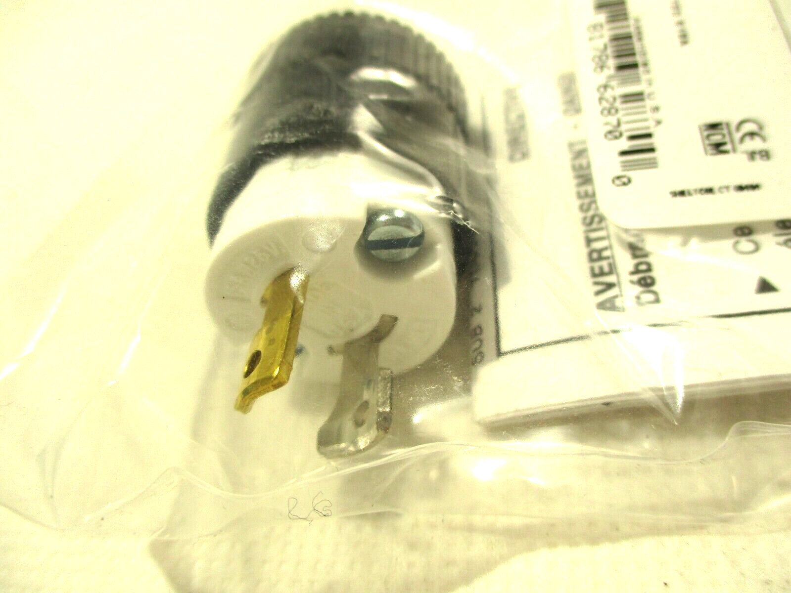 NEW BRYANT 7465N MIDGET LOCKING PLUG 15A/AMP 125V