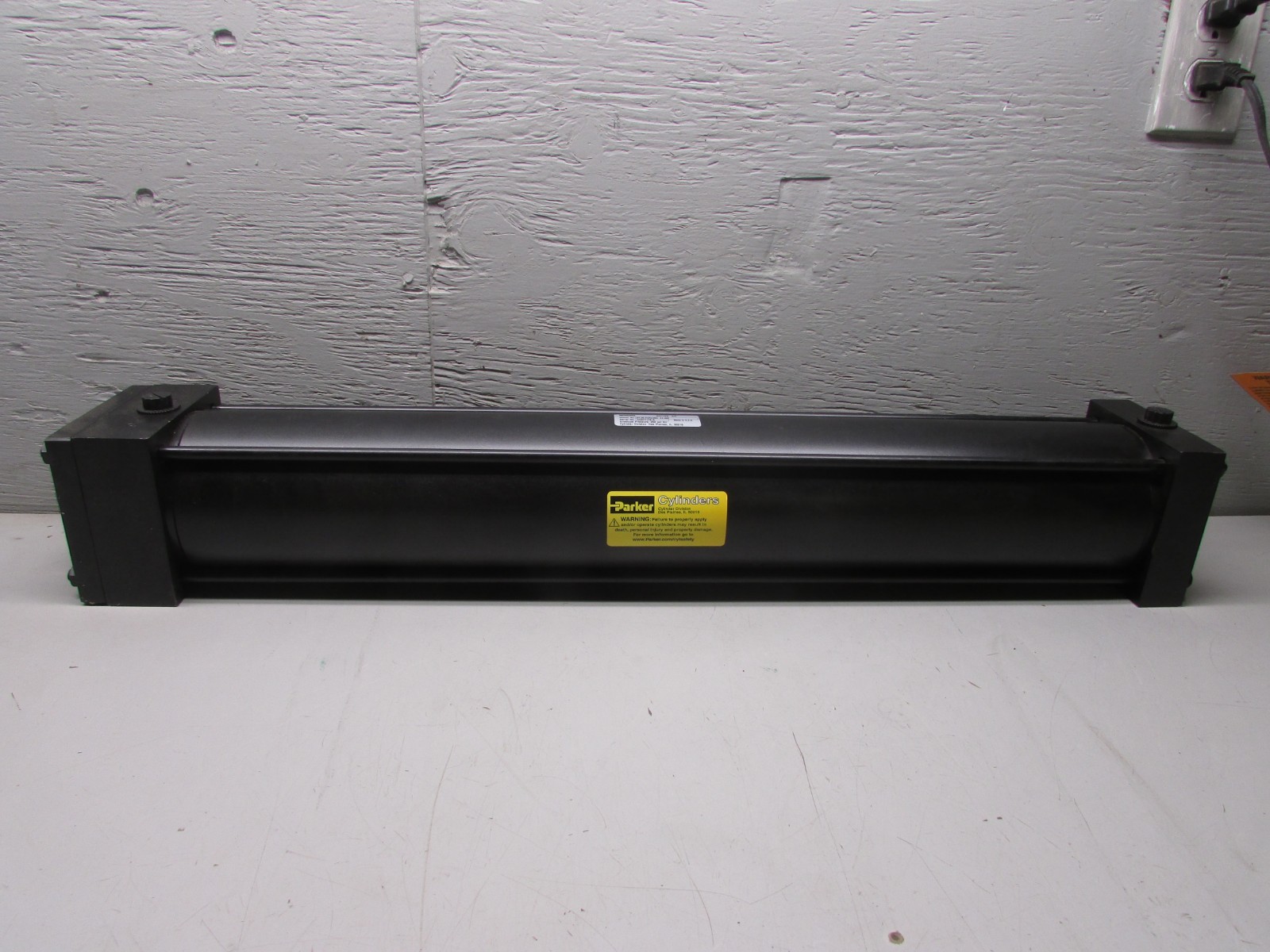 Parker 04.00 F2AU39A 24.000 Air Cylinder 4″ Bore 24″ Stroke 1-3/8″ Rod