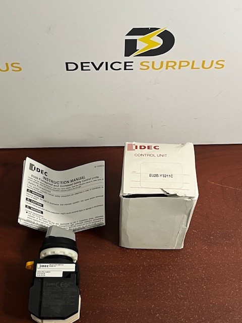 IDEC EU2B-YS211C / EU2BYS211C Haz Loc Selector Switch New