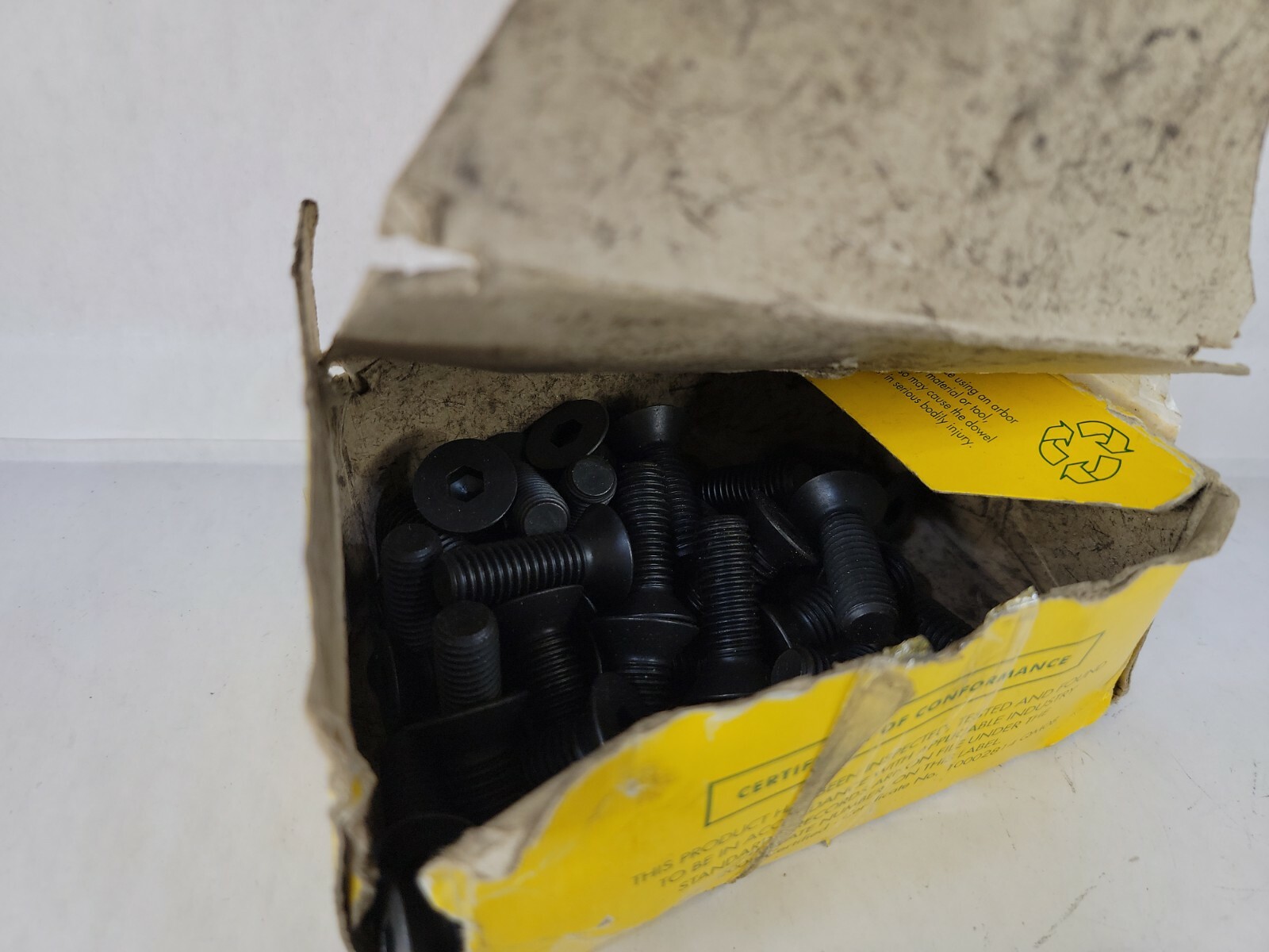 Box of 34 ASME B18.3 ASTM F835 FLAT HEAD CAP SCREW 1/2-13 X 1-1/2 60130