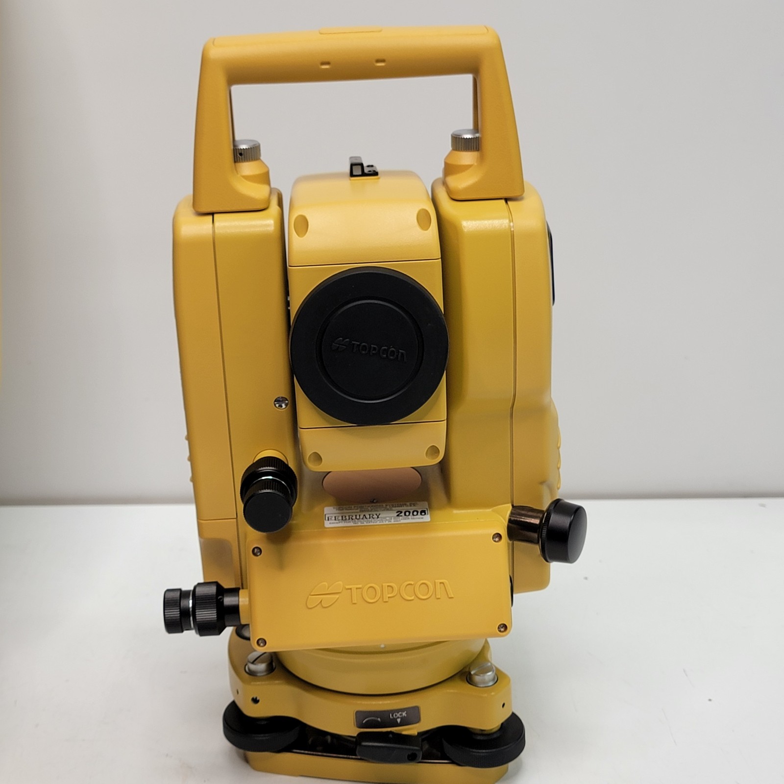 BARELY USED – EXCELLENT – Topcon GTS-239W Total Station w/Case Battery & Charger
