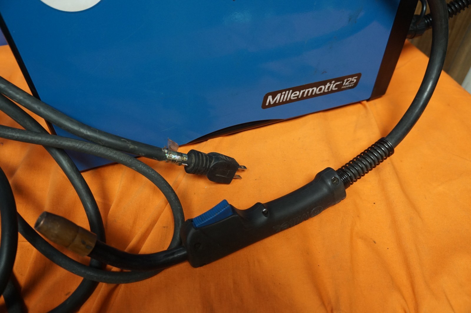 Miller Millermatic 125 Hobby Mig Welder 907692 & MIG Gun