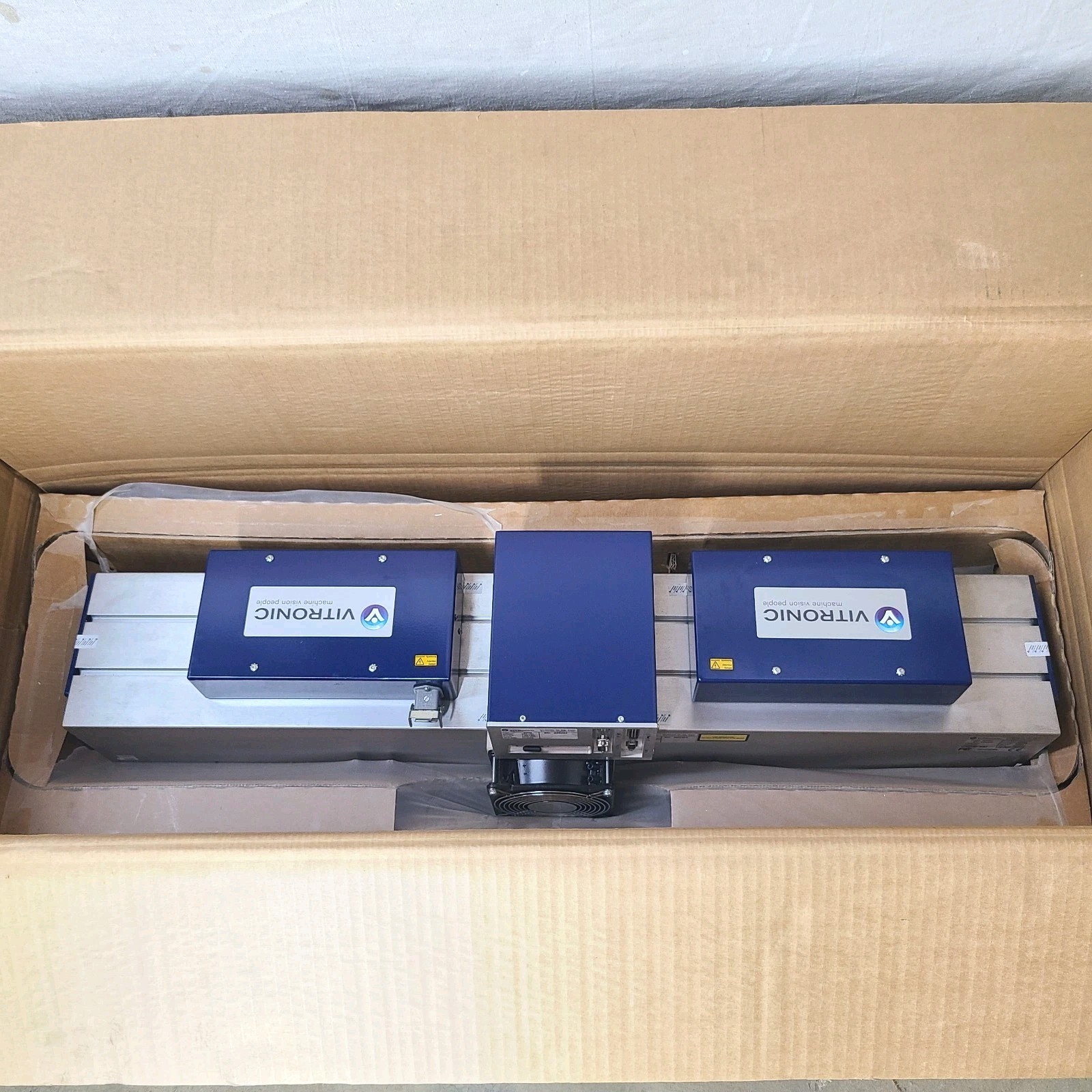 Vitronic Vicam-SSI Line Scan Camera with LED Illumination 2300mm 24V/DC 1.5A/DC