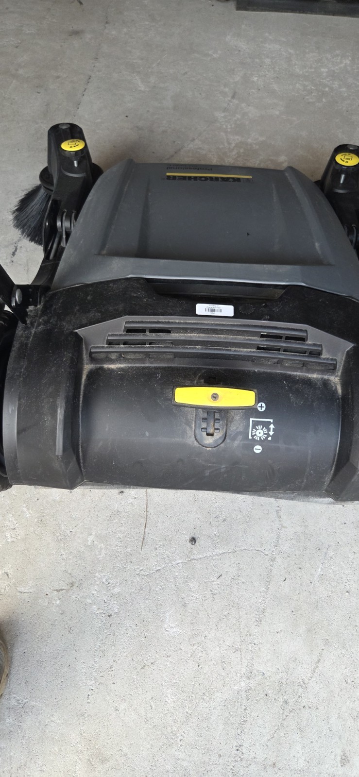 Kärcher Pro Walk Behind Outdoor Push Sweeper, KM 70/20 C 2SB