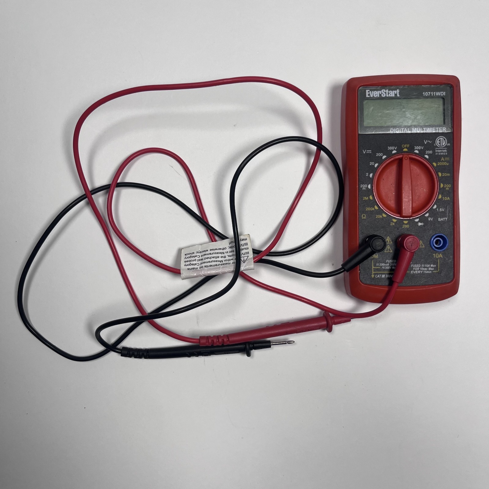 EverStart 10711WDI Digital Multimeter Voltmeter 300V CAT III w Test Leads Tested