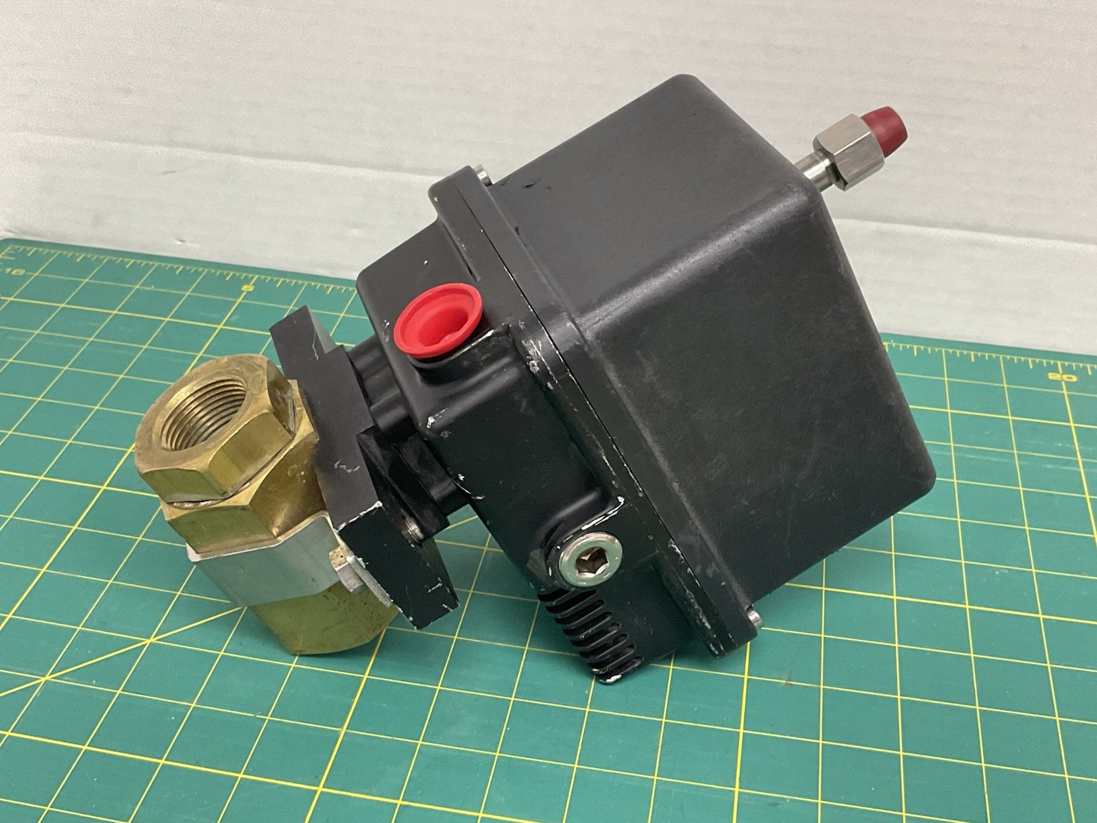 Gemini 630 Electric Valve Actuator 300in-lbs 120VAC 0.50 AMPS Missing Handle