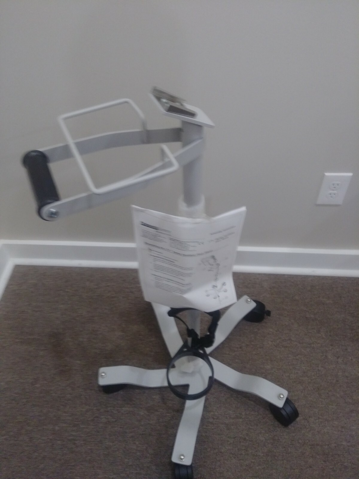 Vyaire Carefusion Pulmonetics Systems LTV Series Rolling Floor Stand Brand New