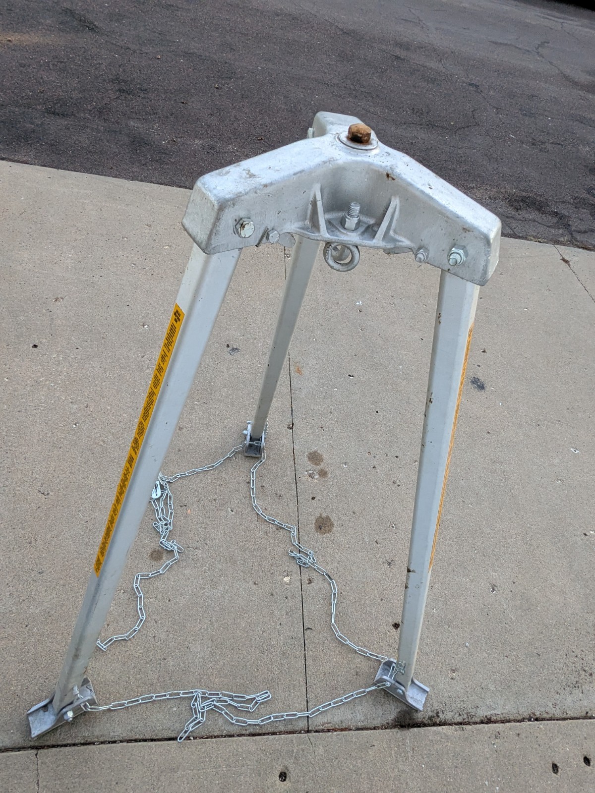 HONEYWELL MILLER 51/7FT Confined Space Tripod 400 lb Capacity Adjustable Height