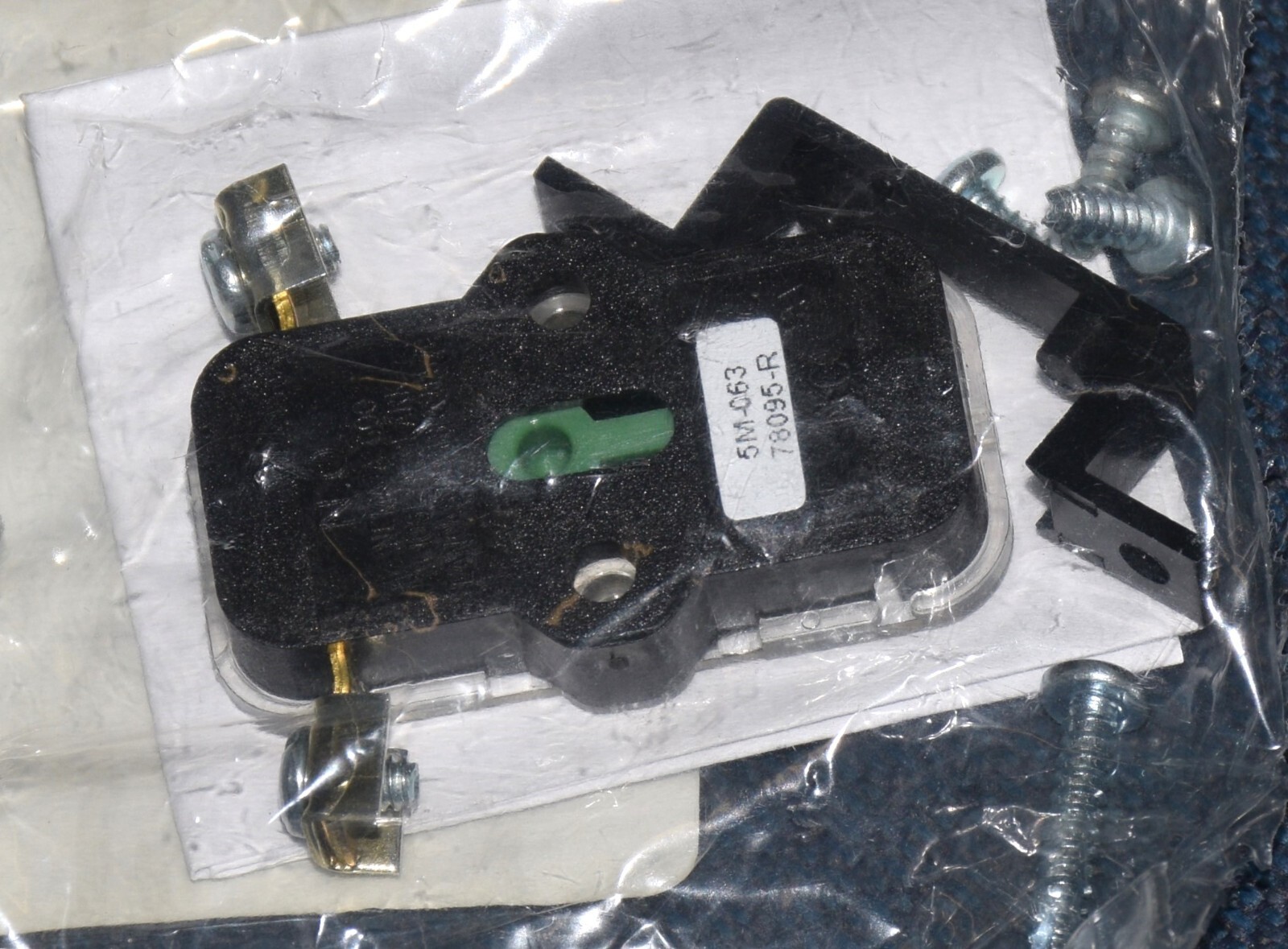 NEW ORIGINAL JOSLYN CLARK 5M-065 AUXILIARY CONTACT BLOCK KIT 85258 5M63 OEM