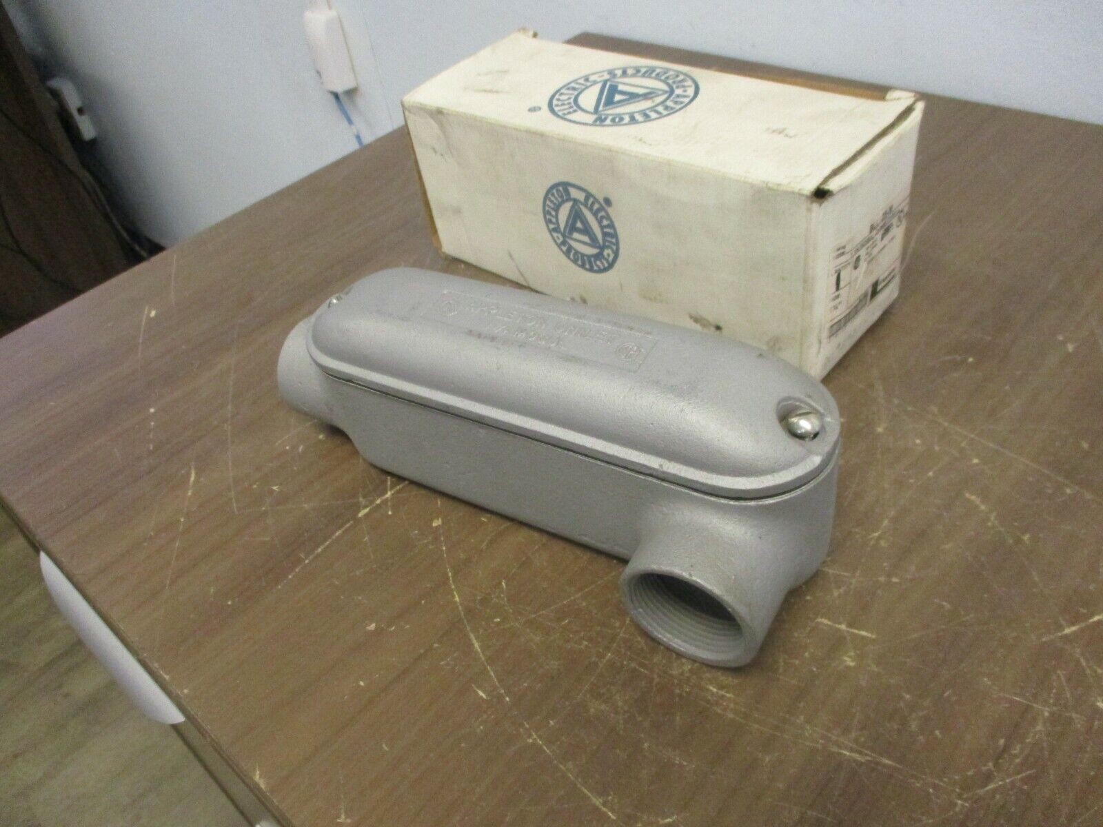Appleton Unilet Conduit Body BLL125-M Mogul Size: 1-1/4″ New Surplus