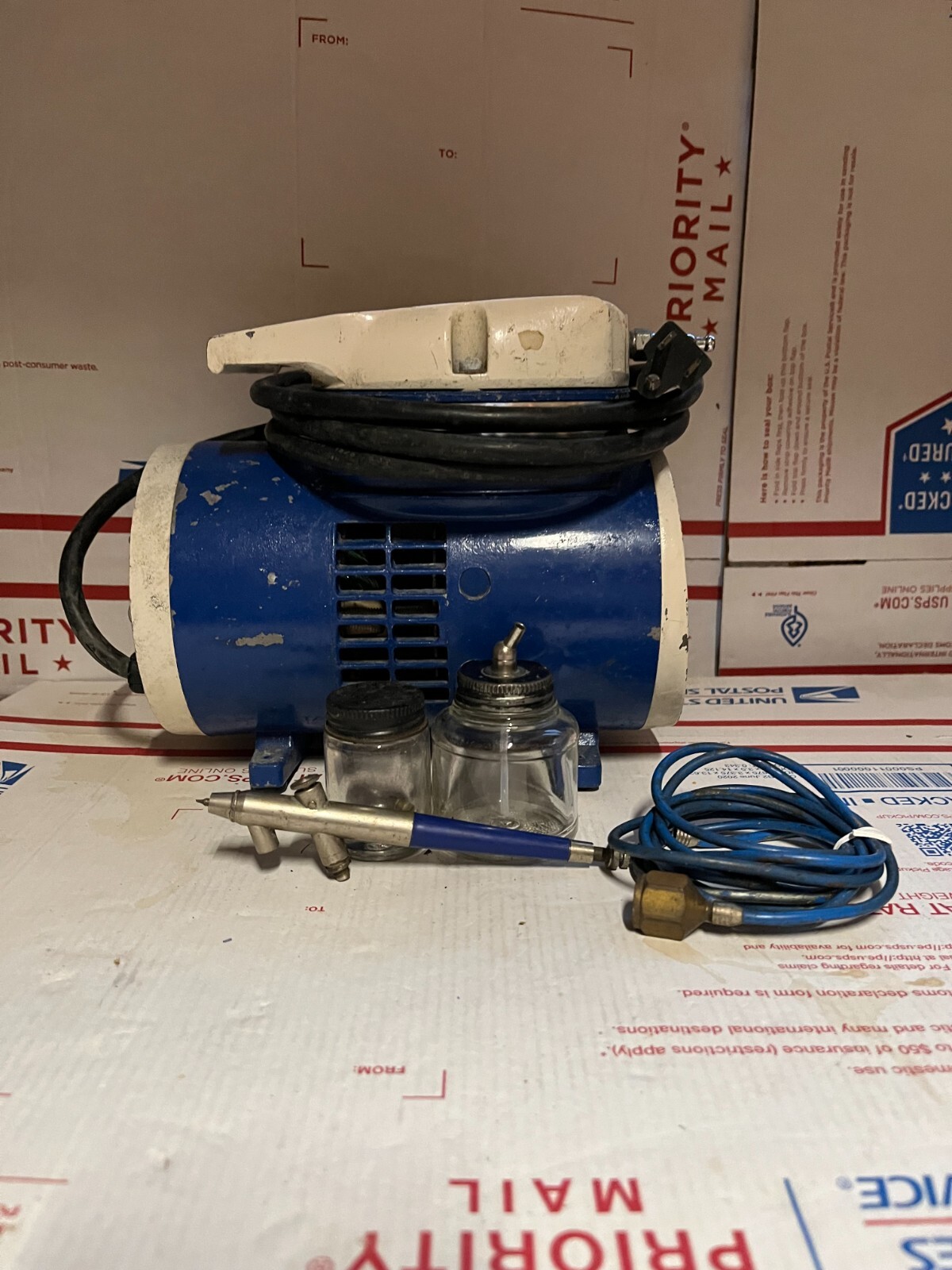 John Bunn Air Brush Compressor w/Spray Paint Accessories