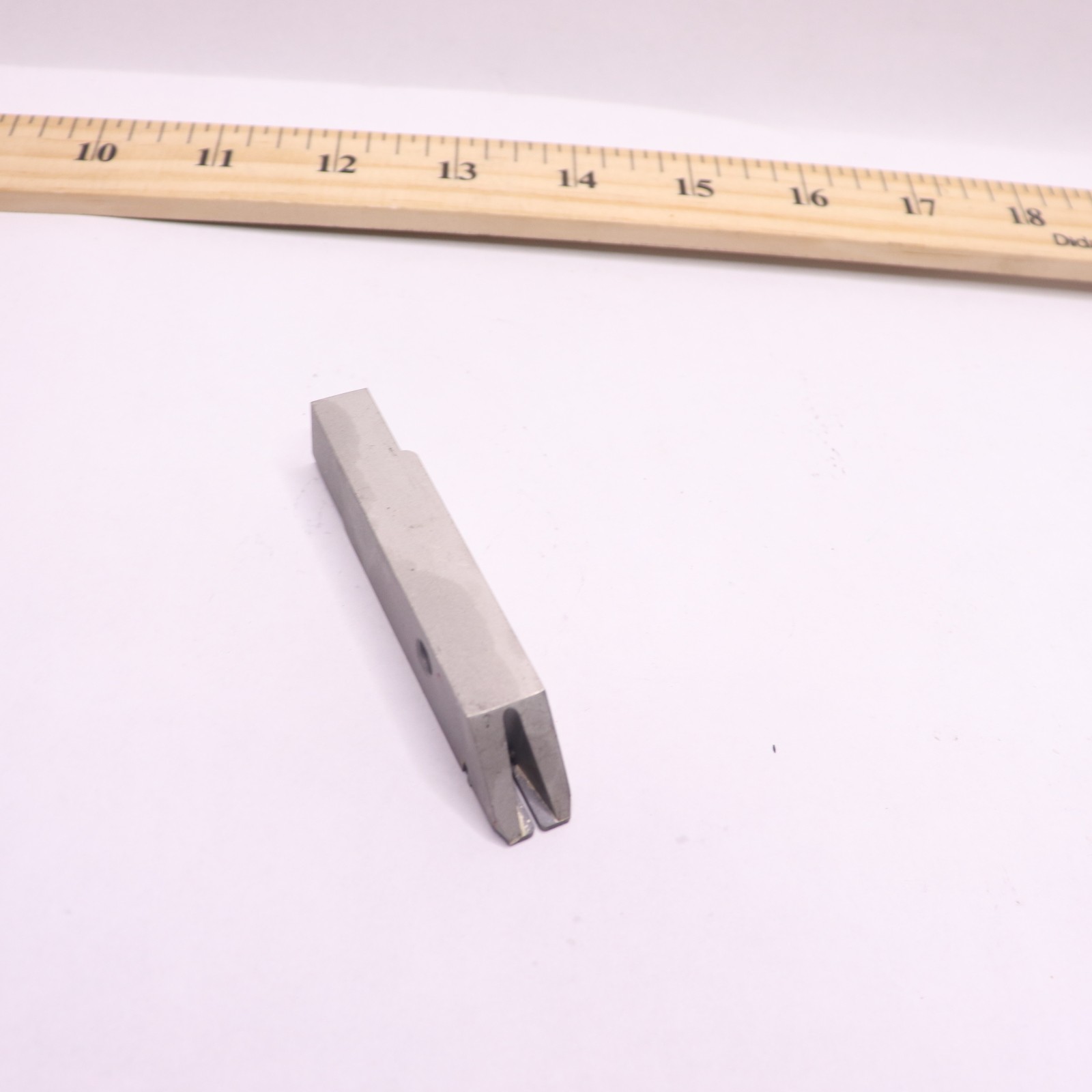 Saw Guide Gray 5.4″ x 2.85″W x 1.15″H 0.175Lb 031-035