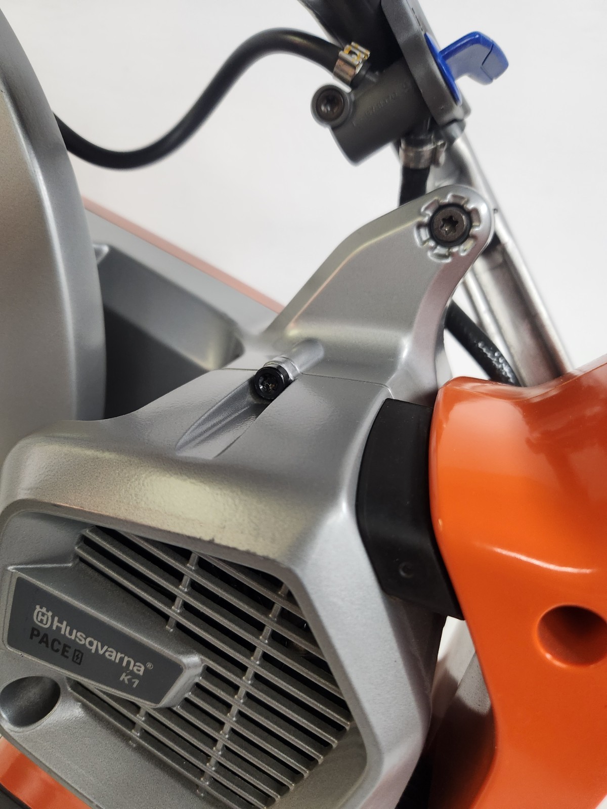Husqvarna K1 PACE 14″ Power Cutter Kit With (2) B380x Batts & (1) C900x Charger
