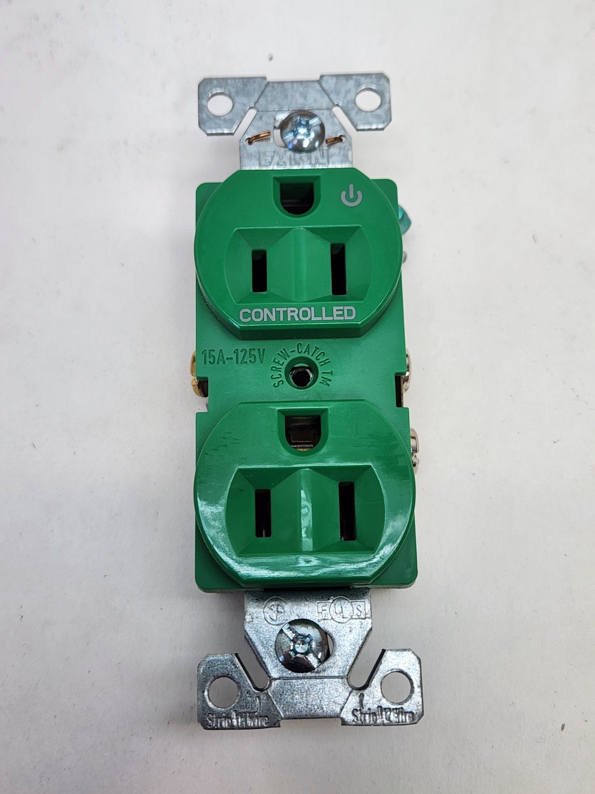 1 – NEW Eaton 5262CHGN 15A 125V Half Control Duplex Receptacle 5-15R 2P 3W Green
