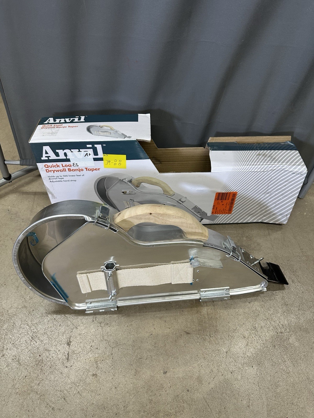 Anvil Aluminum Drywall Taper Banjo with Wooden Handle (Open Box)