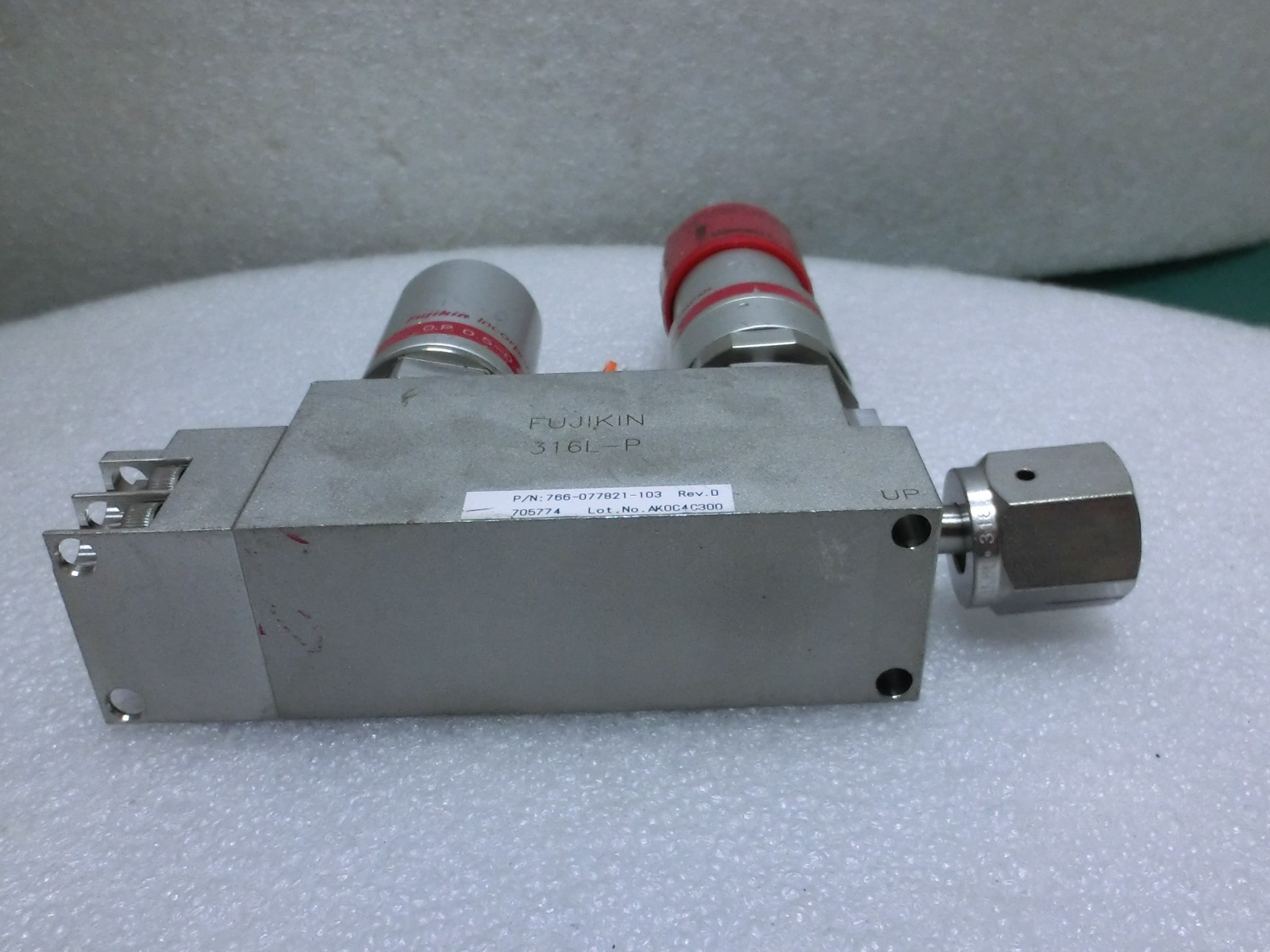 Lam Research 766-077821-103 Rev D Fujikin 705774 Pneumatic Valve,Used,Jp+9773