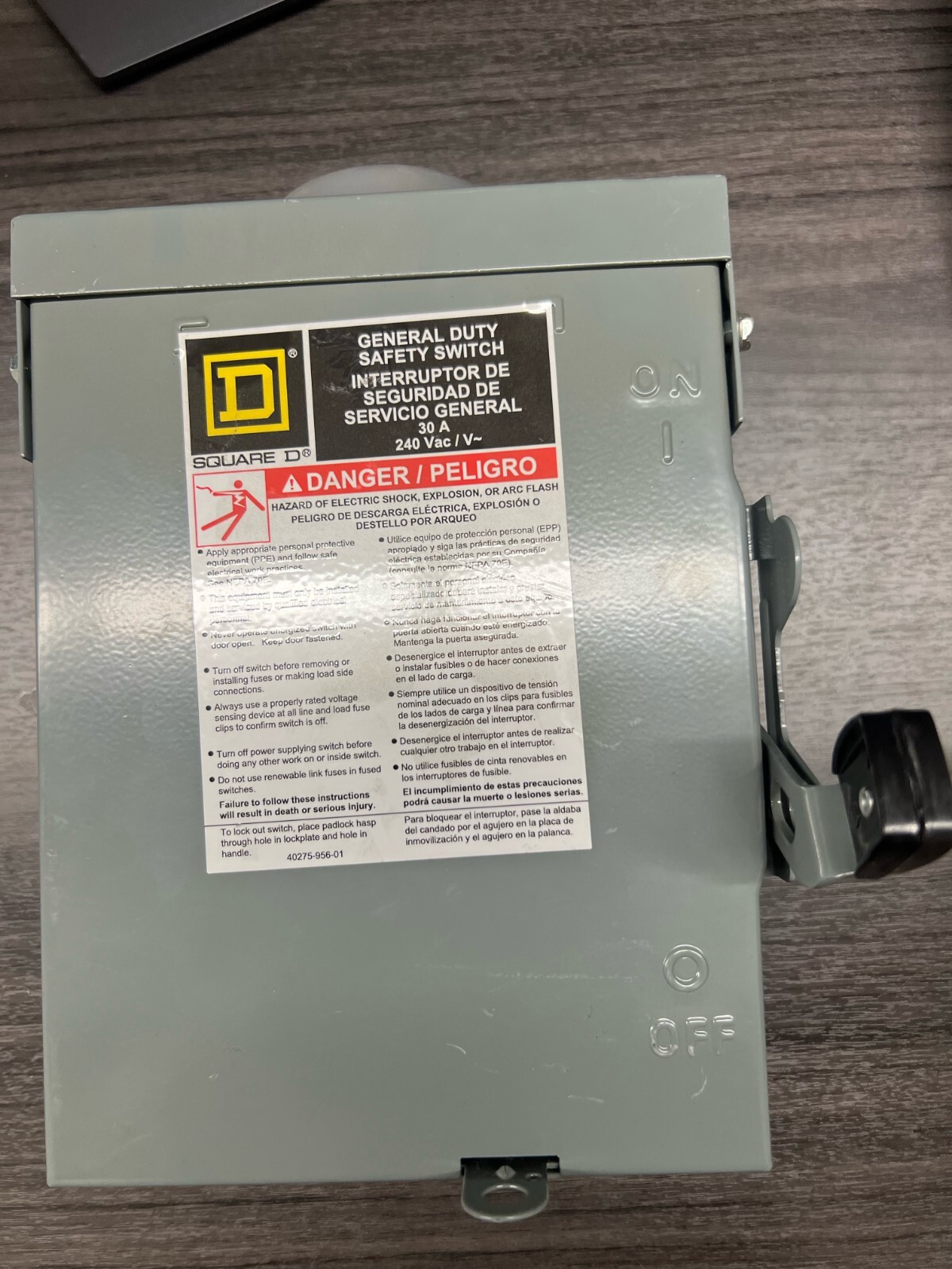 D221NRB Square D general duty 30A 240VAC 60Hz Type 3R Enclosure. Rainproof