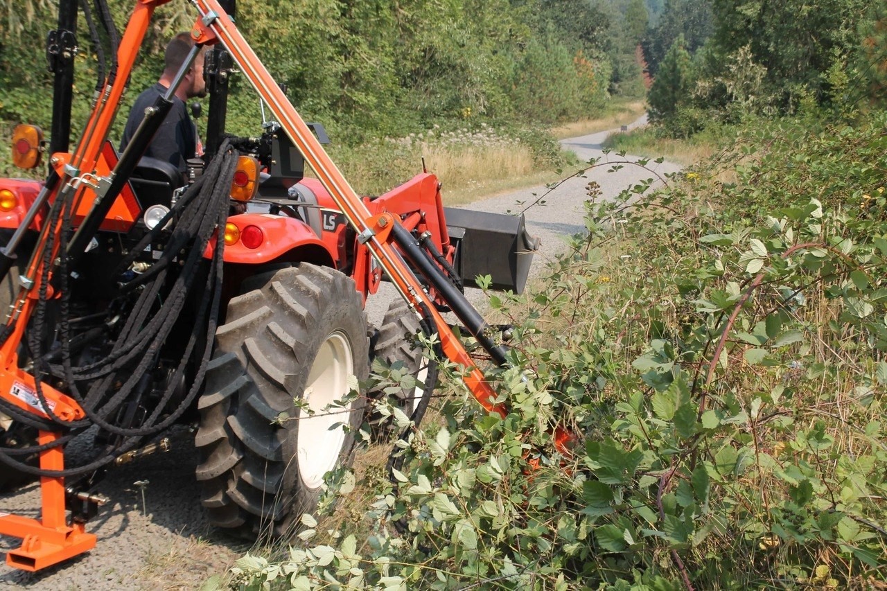 Hydraulic Boom with 5′ Sickle Brush Mower, FH-BRM150