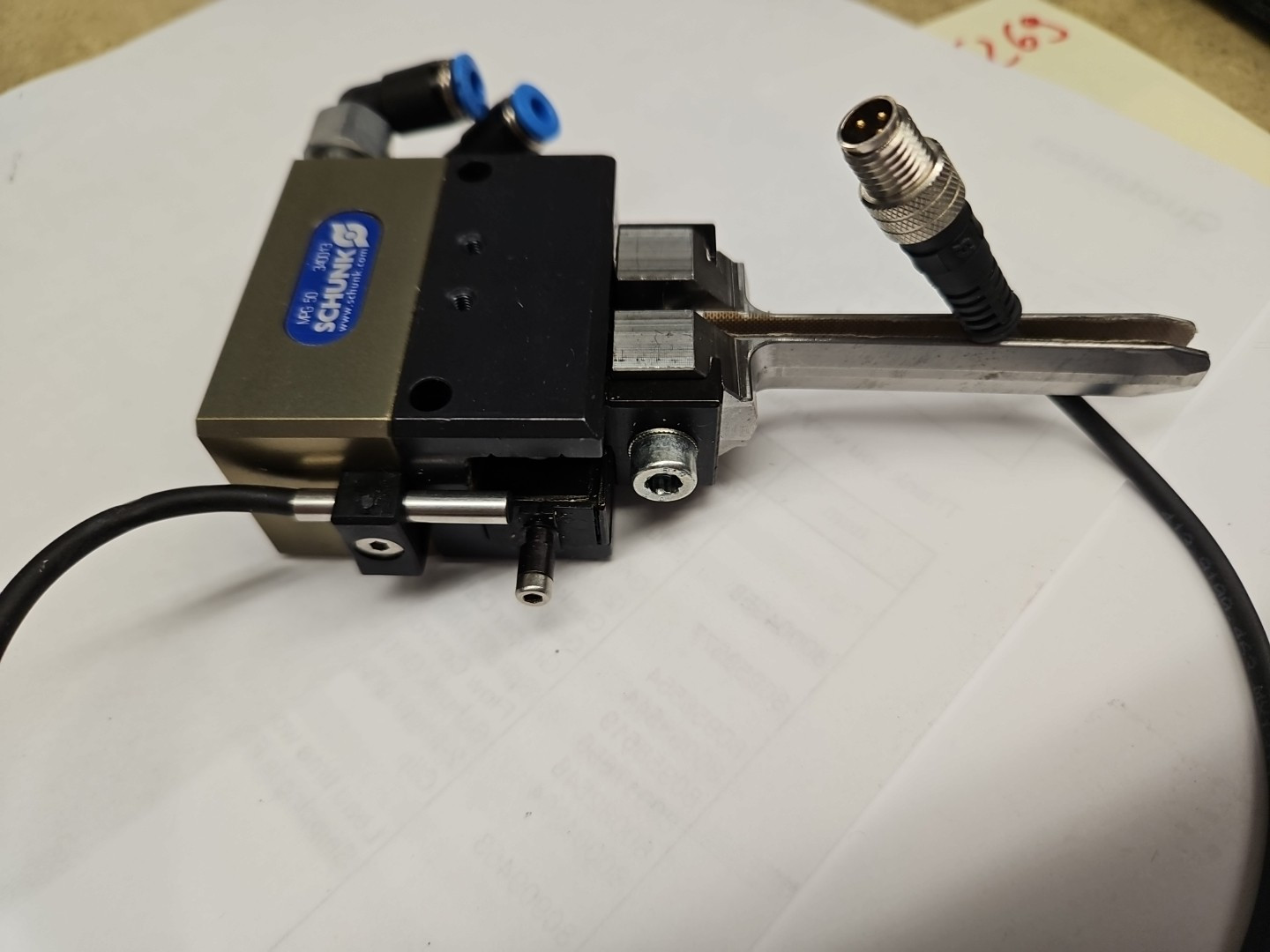 Schunk Pneumatic Gripper + Sensor MPG50 340013