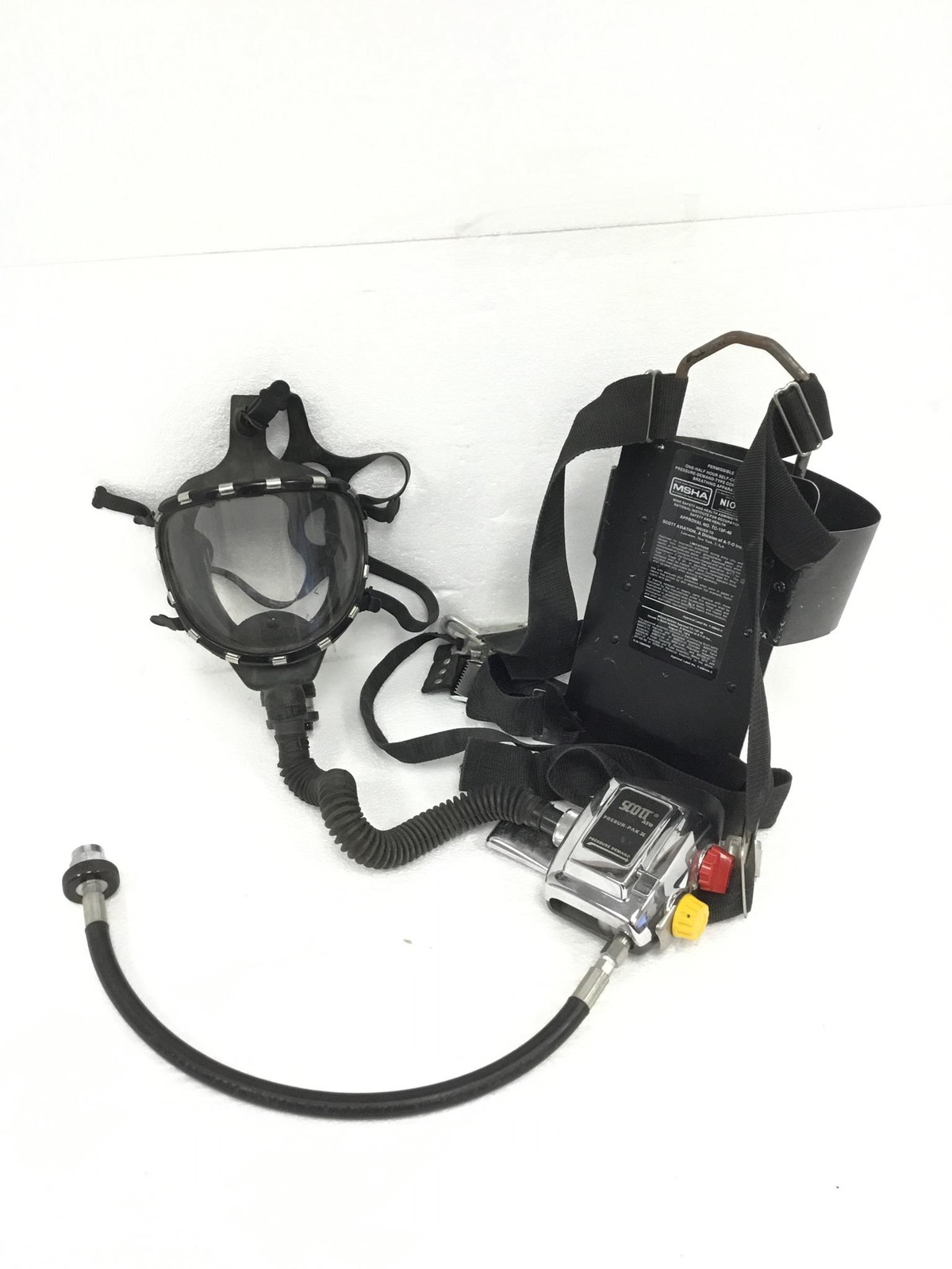 SCOTT SAFETY Air Pack II SCBA Harness with Scott Mask, Air-Pac Regulators