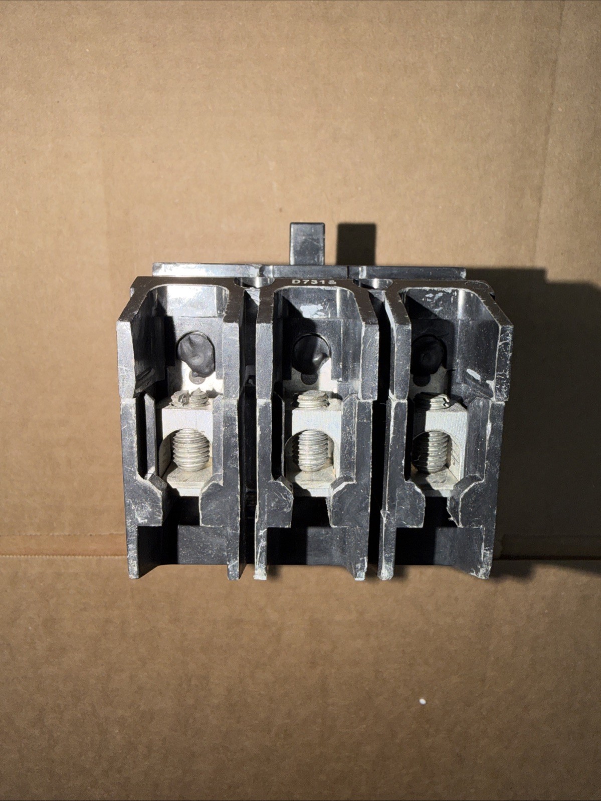 GE TEY TEY3100 3Pole 100 Amp 480/277V Bolt-On Circuit Breaker NEW TAKE OUT