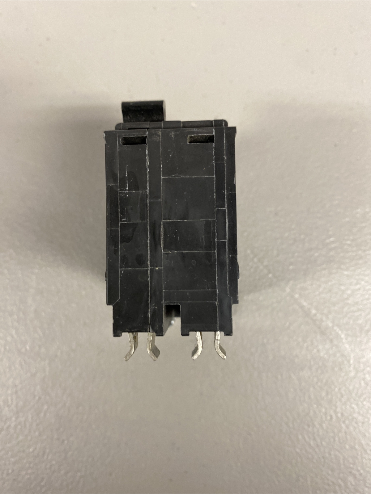 Square D QO240 2 Pole 40 Amp 120/240V Type QO Plug In Yellow Circuit Breaker