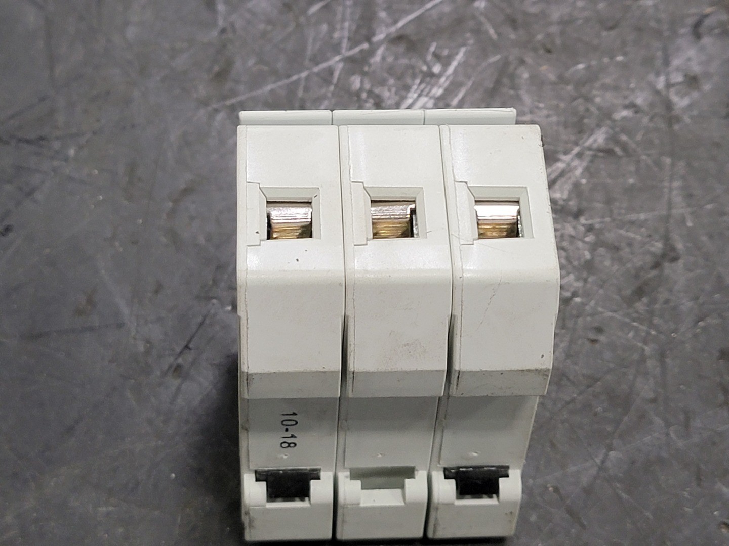 SURPLUS NEW FERRAZ SHAWMUT Y219073 32 Amp 3 Pole Fuse Holder